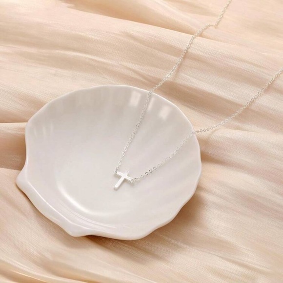 Silver cross necklace - Picture 3 of 3